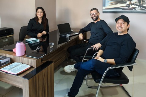 Web Rádio Marmeleiro ganha estúdio físico moderno e leva o futuro da comunicação para a Passarela do Sudoeste